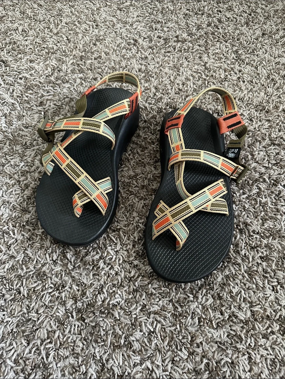 Men’s Chaco multi-colored sandles with toe strap